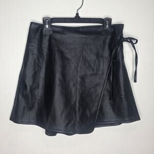 Abercrombie & Fitch black faux leather shorts skort - small - festival goth
